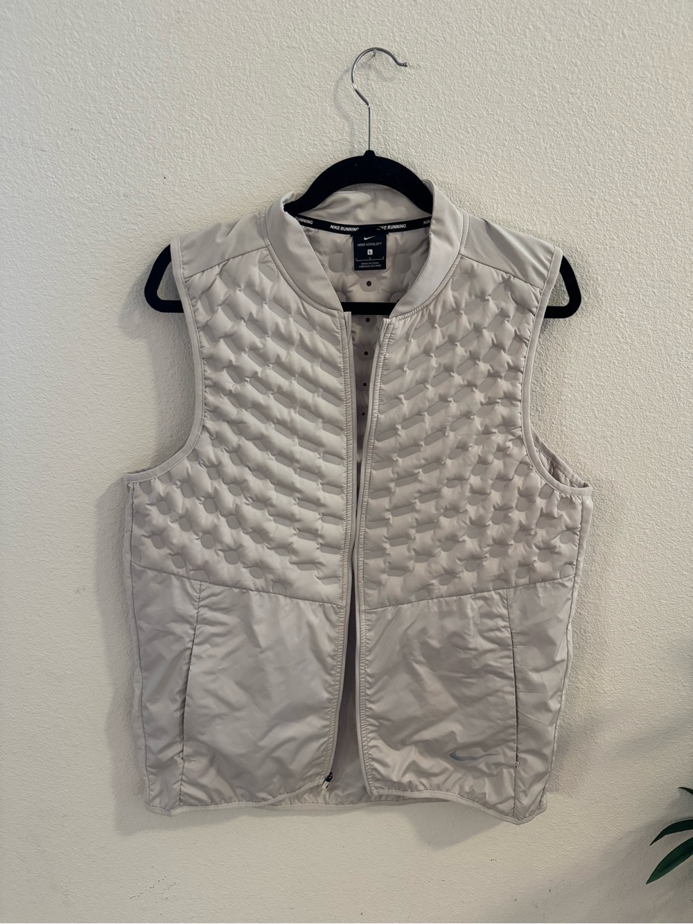 Nike Aeroloft Running Vest in Pale Gray and Black